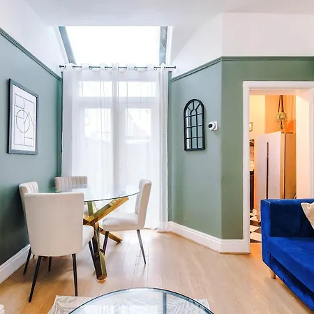 Spacious House With Free Parking Near Mediacityuk, Trafford Centre, Centre