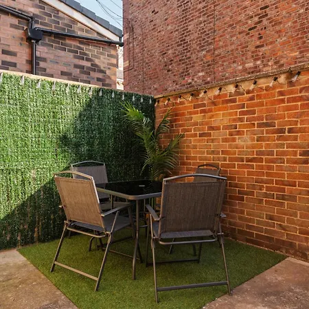Spacious 6br House Sleeps 11 Free Parking * Manchester