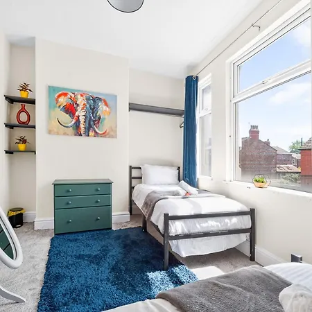 Spacious Maisonette, Hosted By Eason With Free Parking *