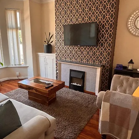 Дом отдыха 4br - Parking- Sleeps 7 - 2 Baths - Long Манчестер