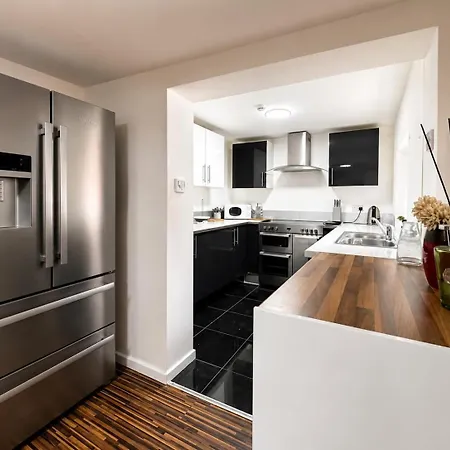 6-bed House - Sleeps 12 - Free Parking Tatil Evi