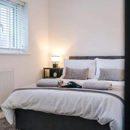 Nyaraló Stylish Mcr 2br Parking Near Etihad & Co-op *