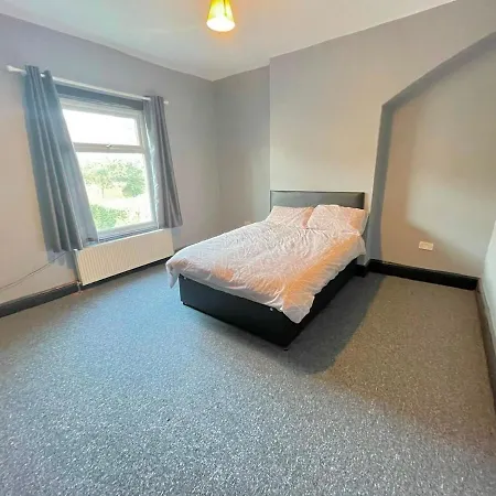 6 Bedroom House - Next To Parklife Festival Feriehus *