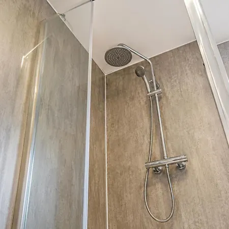 Salford Retreat - Spacious 4 Bedroom House Near Centre Sleeps 7 *