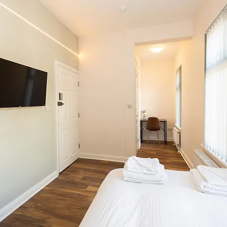 The Groves 4 Ensuite Near Centre And Hospital Tatil Evi Manchester