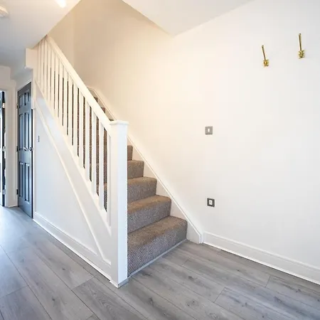 Nyaraló 3-bed Near Centre-coop Live-etihad Man Stadium-driveway Parking-sleeps Upto 6 Guests Manchester