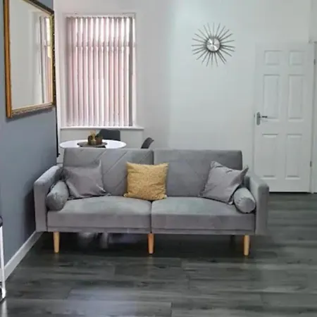 Дом отдыха Salford - House - Sleeps 4 - Parking