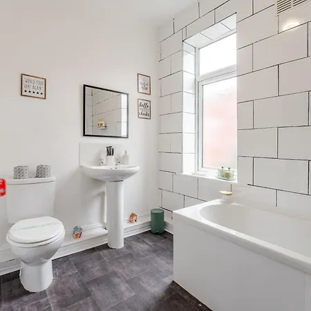 4br With Games Salford Sleeps 7 Nyaraló