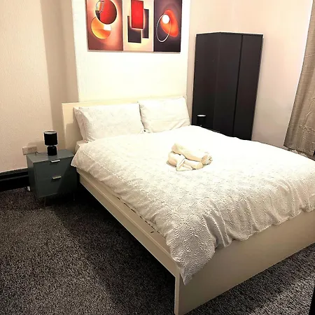 Cosy Spacious 4 Bedroom Close To Centre * Manchester