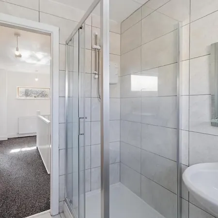Nyaraló Modern 4 Bedroom House Free Parking 7 Sleeps Manchester