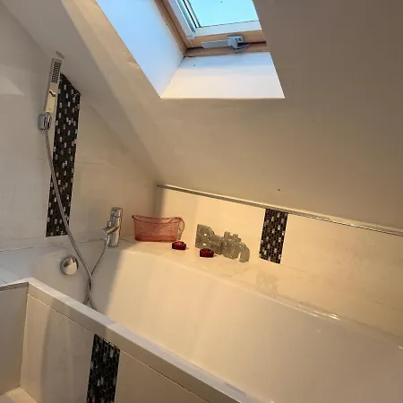 4 Bedroom Modern House In Prime Location Nyaraló