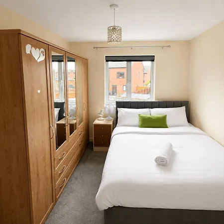 Salford Retreat - Spacious 4 Bedroom House Near Centre Sleeps 7 Tatil Evi Manchester