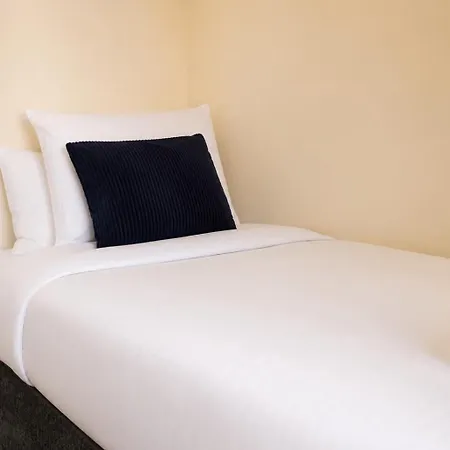 Modern 4br Sleeps 7 With Garden And Free Parking Nyaraló Manchester