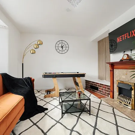Immaculate 3bd - Coop - Etihad - Pool Table Feriehus *
