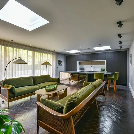 بيت للعطل Exquisite 2bed Coach House, 10min To Cc, Terrace