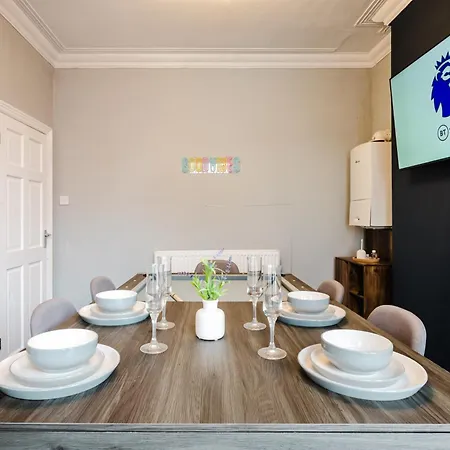 Nyaraló Modern 3br For 8 - Easy Access - Free Parking *