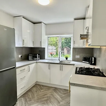 4br With Ensuite With Free Parking Manchester