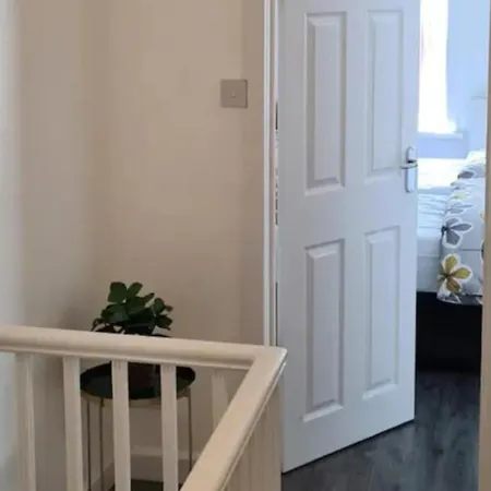 Дом отдыха Salford - House - Sleeps 4 - Parking *