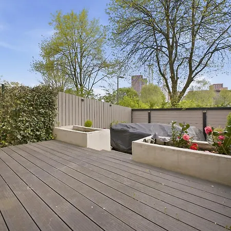 Family Air Con 2 Free Parking Backyard - Pass The Keys *