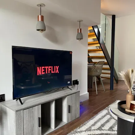 Modern 2 Bedroom Near Mediacity Uk Nyaraló Manchester