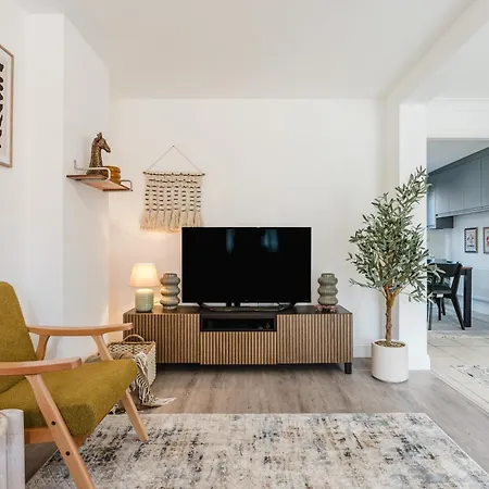 Sleeps 10, Modern 5-Bed House Near Manchester City Centre, Free Parking Tatil Evi Manchester