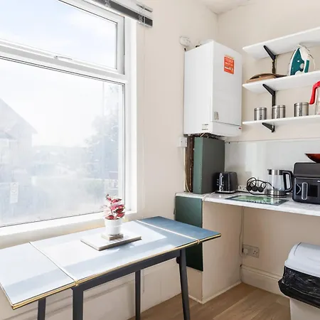 Spacious Maisonette, Hosted By Eason With Free Parking Feriehus
