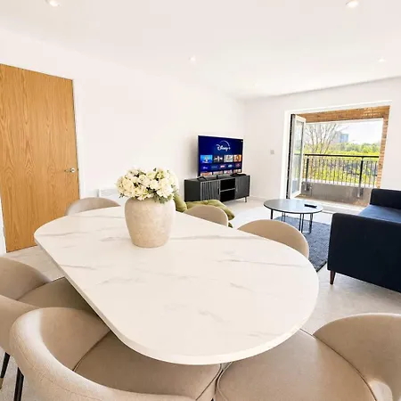 3 Bedroom - Sleeps 6 - Balcony - Riverside Feriehus *