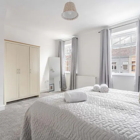 Nyaraló 3br Parking Wifi Sleeps 8 Manchester