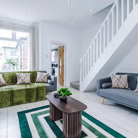 New Cosy 2br | Pool Table | Parking | Ps4 + Games * Manchester