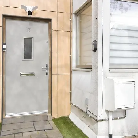 Modern 4 Bedroom House Free Parking 7 Sleeps * Manchester