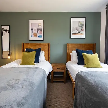 3-bed Near Centre-coop Live-etihad Man Stadium-driveway Parking-sleeps Upto 6 Guests Nyaraló Manchester