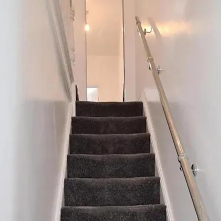 Дом отдыха Salford - House - Sleeps 4 - Parking