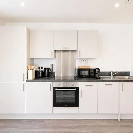 3 Bedroom - Sleeps 6 - Balcony - Riverside * Manchester