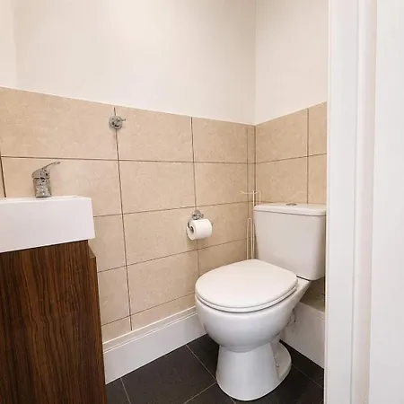 6-bed House - Sleeps 12 - Free Parking * Manchester