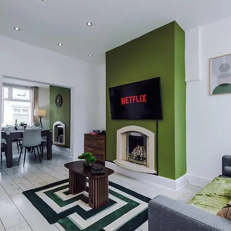 Tatil Evi New Cosy 2br | Pool Table | Parking | Ps4 + Games *