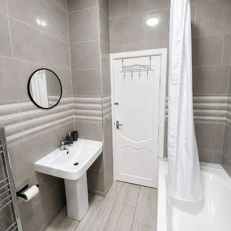 Spacious House Sleeps 8 Near Mri And Centre Free Parking Tatil Evi