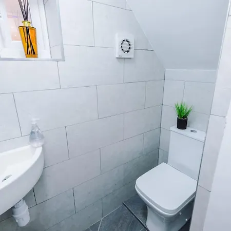 Tatil Evi 3 Bed House Driveway Workspace Sleeps 7 Manchester