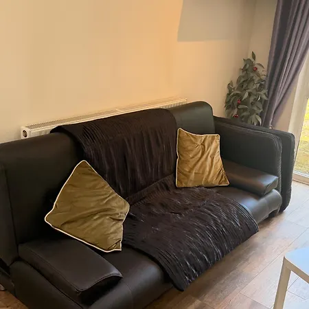 Sleeps 4 With Free Parking And Garden Tatil Evi Manchester
