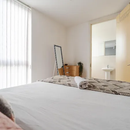 Дом отдыха Grand 4br Escape - Etihad - Coop - Free Parking Манчестер