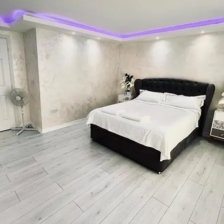 Tatil Evi House Sleeps 10 With Free Parking - Pets Welcome *