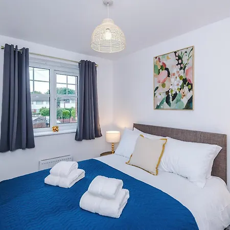Sleeps 5 Near Centre Free Parking Manchester