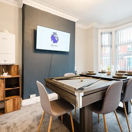 Modern 3br For 8 - Easy Access - Free Parking Nyaraló