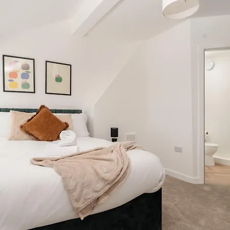 Nyaraló Spacious 6br House Sleeps 11 Free Parking