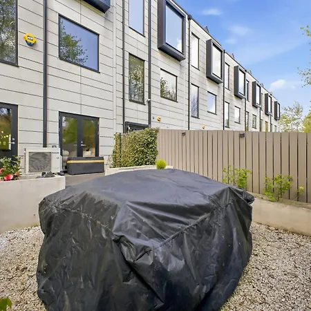 Family Air Con 2 Free Parking Backyard - Pass The Keys