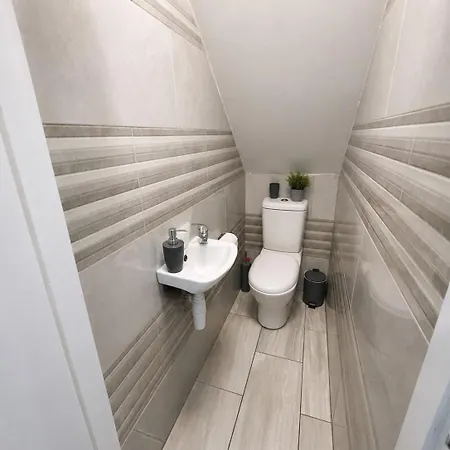Spacious House Sleeps 8 Near Mri And Centre Free Parking * Manchester