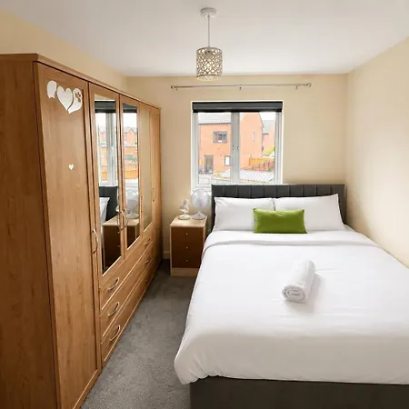 Vakantiehuis Modern 4br Sleeps 7 With Garden&free Parking Manchester