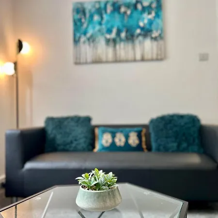 4br With Ensuite With Free Parking Manchester