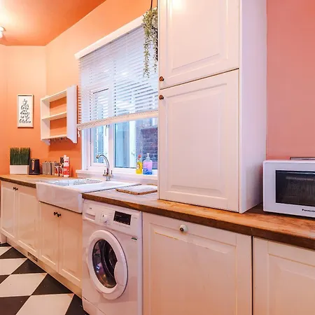 Tatil Evi Spacious House With Free Parking Near Mediacityuk, Trafford Centre, Centre *