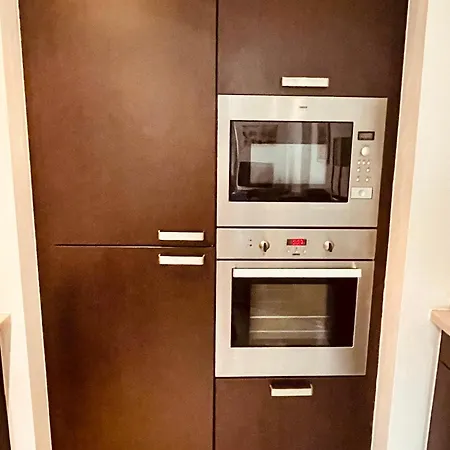 Central Rooms In Apt Near Arena & Victoria Station