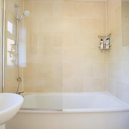 2br Clayton Nr Etihad L Parking, Garden, Pool Table Tatil Evi